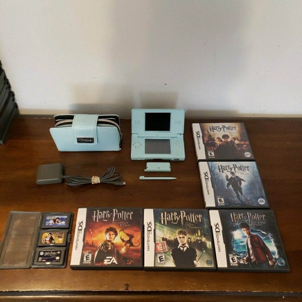 Nintendo DS Lite in Ice Blue (HARRY POTTER!) Bundle